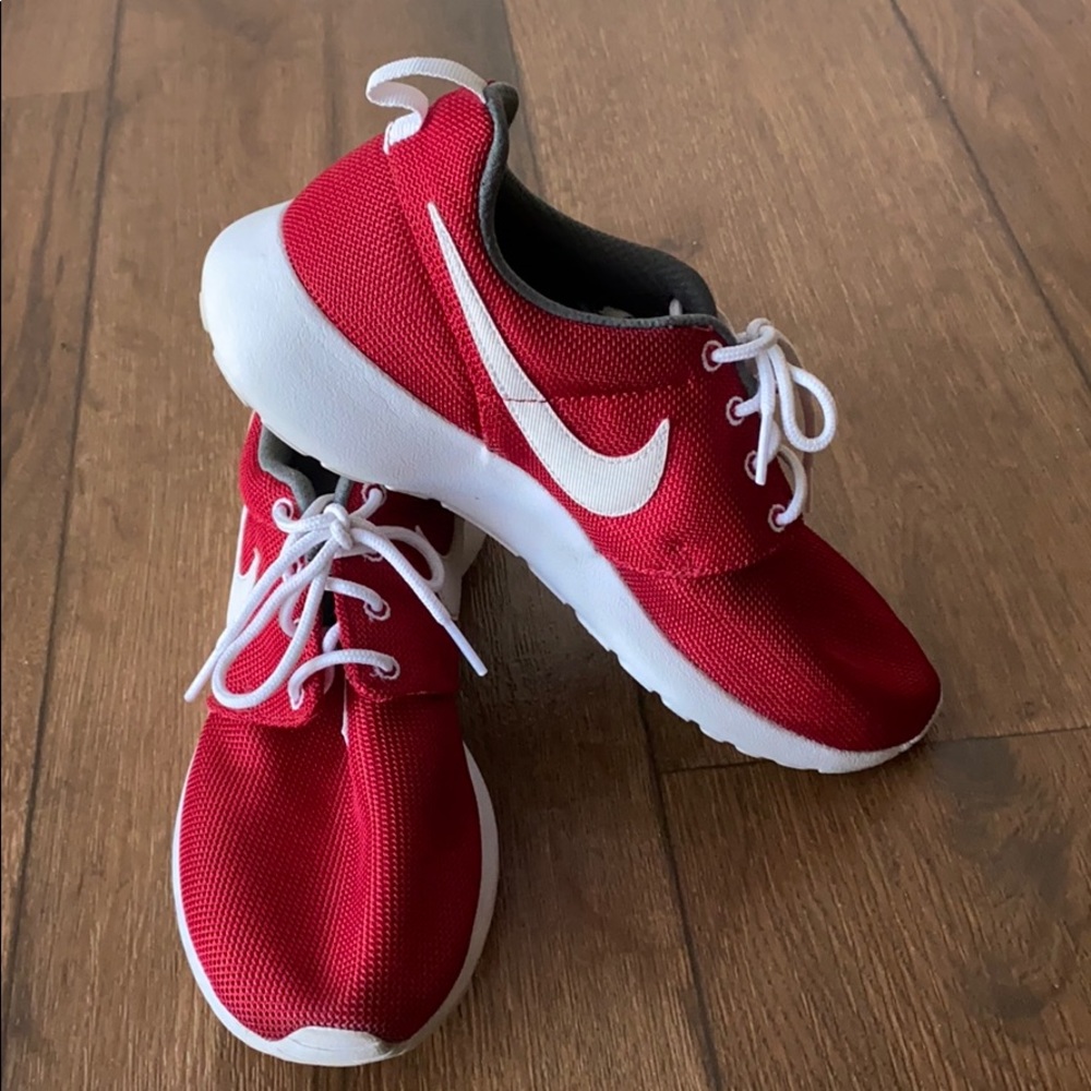 Nike Roshe Red Size 6.5Y/8W